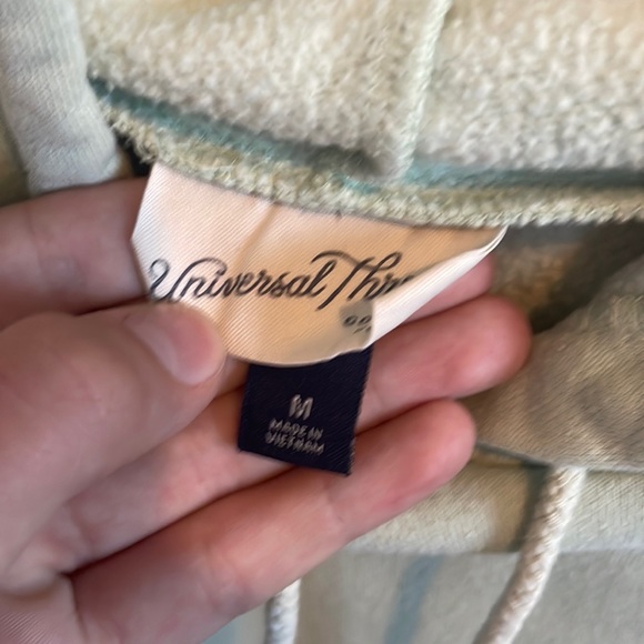 Universal Threads Hoodie - Picture 3 of 3